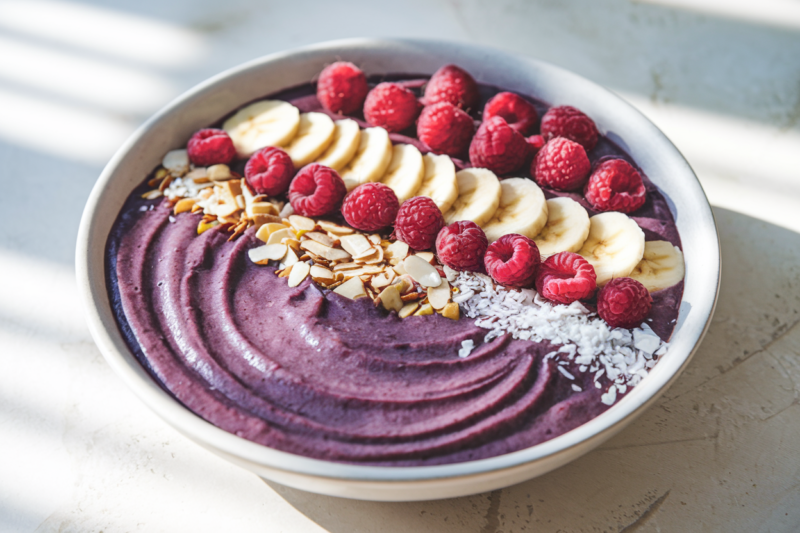 Verführerische Smoothie-Bowl mit Beeren